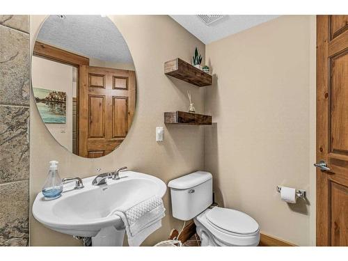 107-155 Crossbow Place, Canmore, AB - Indoor Photo Showing Bathroom