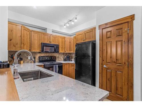 107-155 Crossbow Place, Canmore, AB - Indoor Photo Showing Kitchen