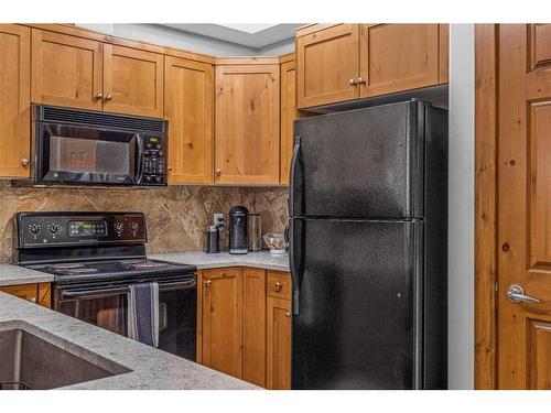 107-155 Crossbow Place, Canmore, AB - Indoor Photo Showing Kitchen