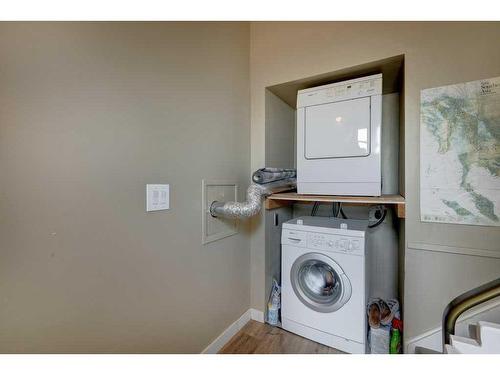 5416 Ladbrooke Drive Sw, Calgary, AB - Indoor Photo Showing Laundry Room