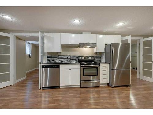 5416 Ladbrooke Drive Sw, Calgary, AB - Indoor Photo Showing Kitchen With Stainless Steel Kitchen With Upgraded Kitchen