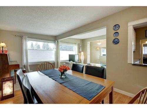 5416 Ladbrooke Drive Sw, Calgary, AB - Indoor Photo Showing Dining Room