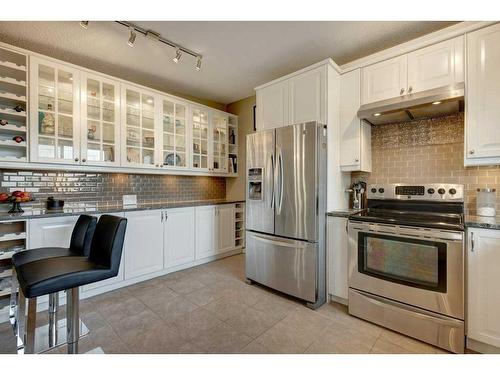 5416 Ladbrooke Drive Sw, Calgary, AB - Indoor Photo Showing Kitchen With Stainless Steel Kitchen