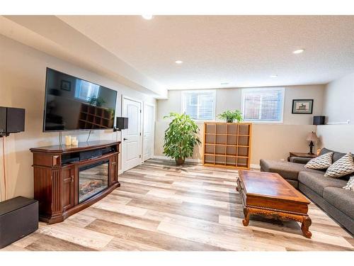 520 Harrison Court, Crossfield, AB - Indoor Photo Showing Living Room