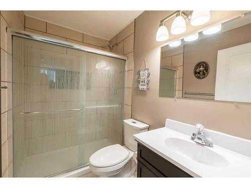 520 Harrison Court, Crossfield, AB - Indoor Photo Showing Bathroom