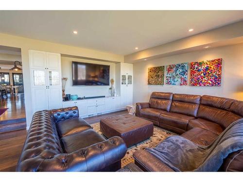 15 Elbow River Circle, Rural Rocky View County, AB - Indoor Photo Showing Living Room