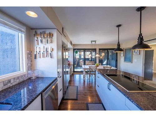 15 Elbow River Circle, Rural Rocky View County, AB - Indoor Photo Showing Kitchen With Double Sink