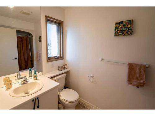 15 Elbow River Circle, Rural Rocky View County, AB - Indoor Photo Showing Bathroom