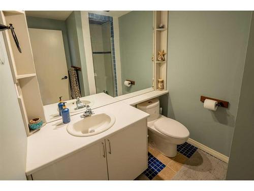 15 Elbow River Circle, Rural Rocky View County, AB - Indoor Photo Showing Bathroom