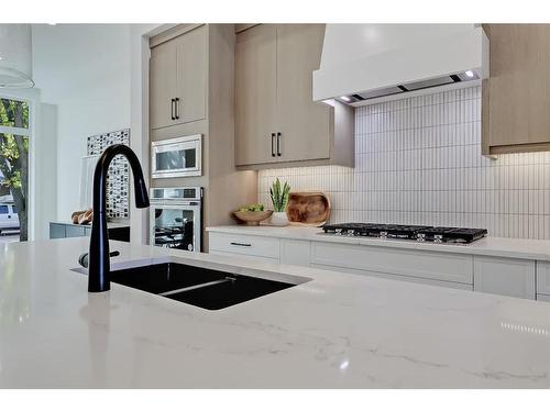 2528 4 Avenue Nw, Calgary, AB - Indoor Photo Showing Kitchen With Double Sink With Upgraded Kitchen