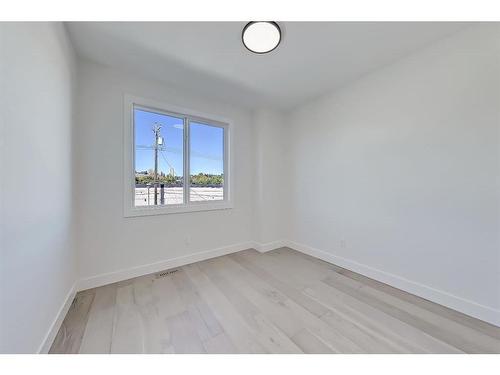 2528 4 Avenue Nw, Calgary, AB - Indoor Photo Showing Other Room