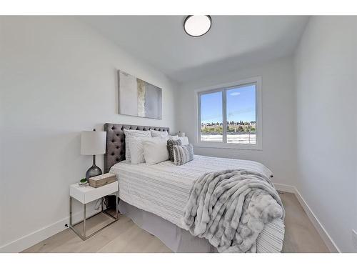 2528 4 Avenue Nw, Calgary, AB - Indoor Photo Showing Bedroom