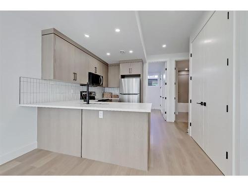 2528 4 Avenue Nw, Calgary, AB - Indoor Photo Showing Kitchen