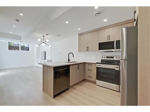 2528 4 Avenue Nw, Calgary, AB - Indoor Photo Showing Kitchen