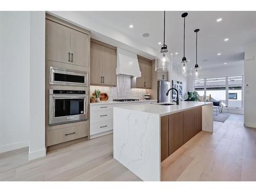 2528 4 Avenue Nw, Calgary, AB - Indoor Photo Showing Kitchen With Upgraded Kitchen