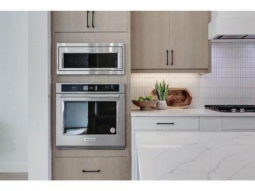 2528 4 Avenue Nw, Calgary, AB - Indoor Photo Showing Kitchen