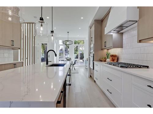 2528 4 Avenue Nw, Calgary, AB - Indoor Photo Showing Kitchen With Upgraded Kitchen