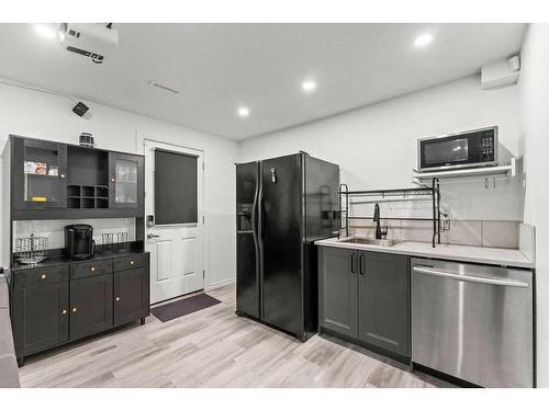 221 Hillcrest Road, Airdrie, AB - Indoor Photo Showing Kitchen