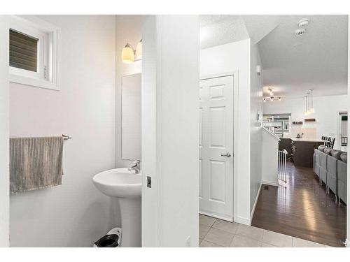 221 Hillcrest Road, Airdrie, AB - Indoor Photo Showing Bathroom