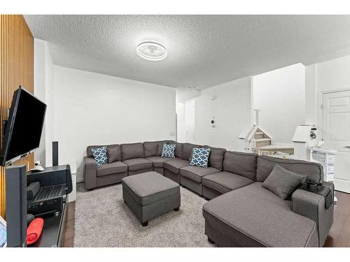 221 Hillcrest Road, Airdrie, AB - Indoor Photo Showing Living Room