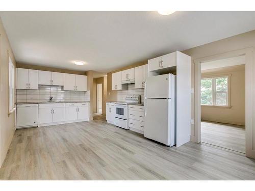 204 Windsor Avenue, Diamond Valley, AB - Indoor Photo Showing Kitchen