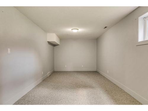 204 Windsor Avenue, Diamond Valley, AB - Indoor Photo Showing Other Room