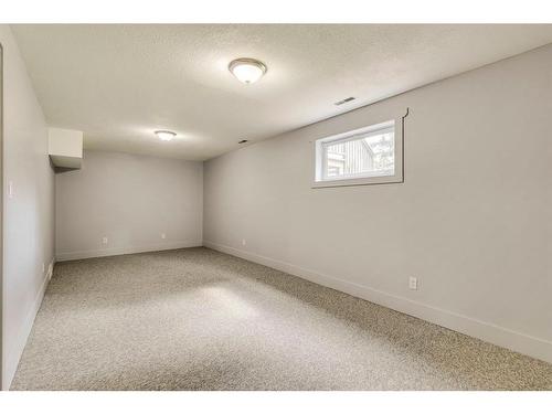 204 Windsor Avenue, Diamond Valley, AB - Indoor