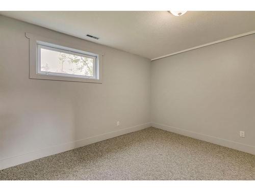 204 Windsor Avenue, Diamond Valley, AB - Indoor Photo Showing Other Room