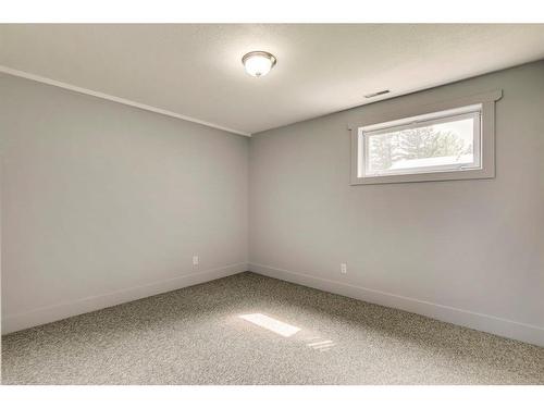 204 Windsor Avenue, Diamond Valley, AB - Indoor Photo Showing Other Room