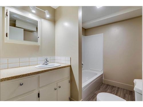 204 Windsor Avenue, Diamond Valley, AB - Indoor Photo Showing Bathroom