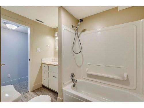 204 Windsor Avenue, Diamond Valley, AB - Indoor Photo Showing Bathroom