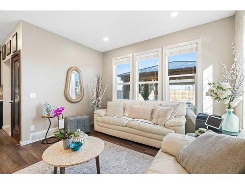 248 Marquis Heights Se, Calgary, AB - Indoor Photo Showing Living Room