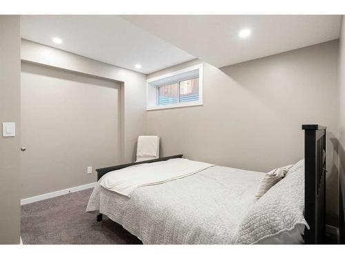 248 Marquis Heights Se, Calgary, AB - Indoor Photo Showing Bedroom