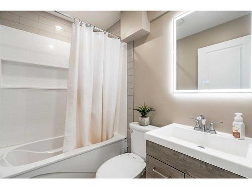 248 Marquis Heights Se, Calgary, AB - Indoor Photo Showing Bathroom