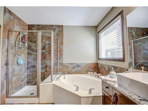 57 Eversyde Manor Sw, Calgary, AB - Indoor Photo Showing Bathroom