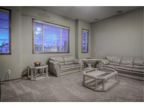 57 Eversyde Manor Sw, Calgary, AB - Indoor Photo Showing Living Room