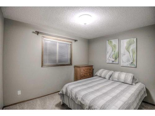 57 Eversyde Manor Sw, Calgary, AB - Indoor Photo Showing Bedroom