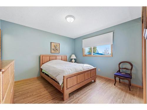 2815 14 Avenue Nw, Calgary, AB - Indoor Photo Showing Bedroom