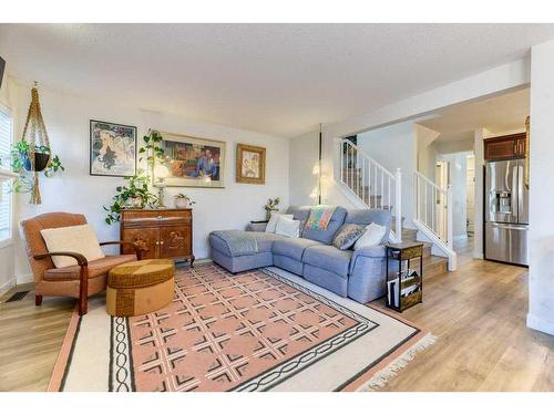 11 Bridlecrest Place Sw, Calgary, AB - Indoor Photo Showing Living Room