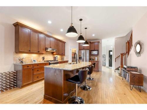 140 41 Avenue Nw, Calgary, AB - Indoor Photo Showing Kitchen With Upgraded Kitchen