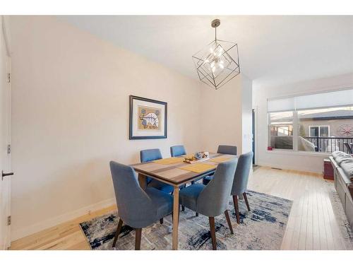 140 41 Avenue Nw, Calgary, AB - Indoor Photo Showing Dining Room