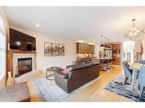 140 41 Avenue Nw, Calgary, AB - Indoor Photo Showing Living Room With Fireplace