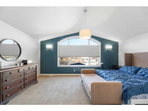 140 41 Avenue Nw, Calgary, AB - Indoor Photo Showing Bedroom