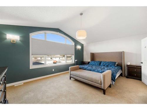 140 41 Avenue Nw, Calgary, AB - Indoor Photo Showing Bedroom