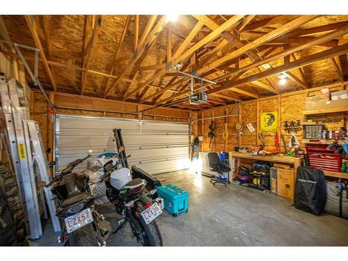 140 41 Avenue Nw, Calgary, AB - Indoor Photo Showing Garage