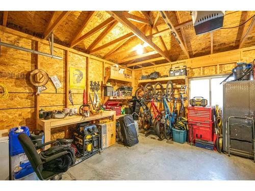 140 41 Avenue Nw, Calgary, AB - Indoor Photo Showing Garage