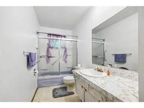 32 Allandale Close Se, Calgary, AB - Indoor Photo Showing Bathroom