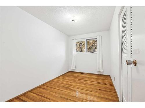 32 Allandale Close Se, Calgary, AB - Indoor Photo Showing Other Room