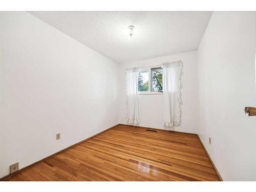 32 Allandale Close Se, Calgary, AB - Indoor Photo Showing Other Room