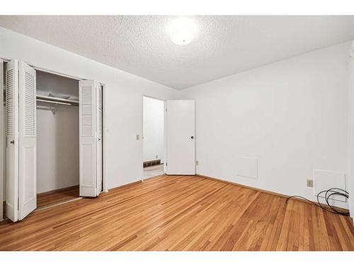 32 Allandale Close Se, Calgary, AB - Indoor Photo Showing Other Room